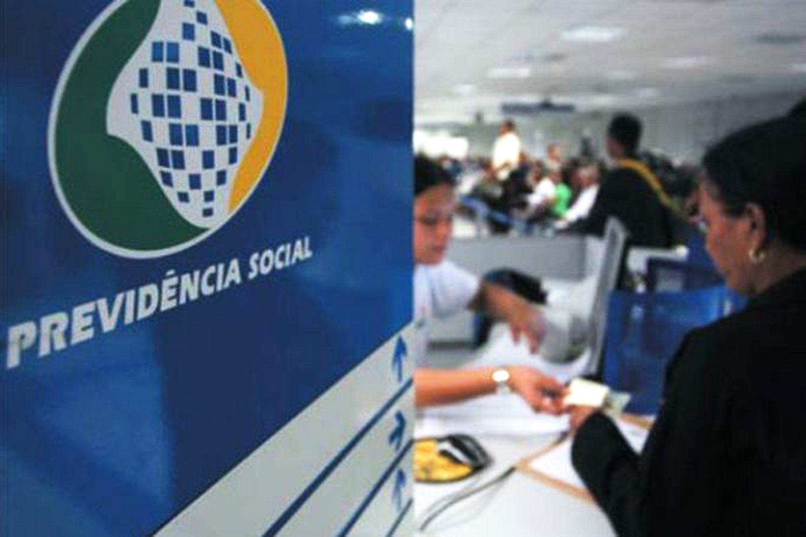 Aposentadoria por idade e salário-maternidade só poderão ser solicitados por telefone ou internet.